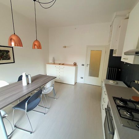 Spacious Three-Room Apartment In Saragozza Bologna Exterior photo
