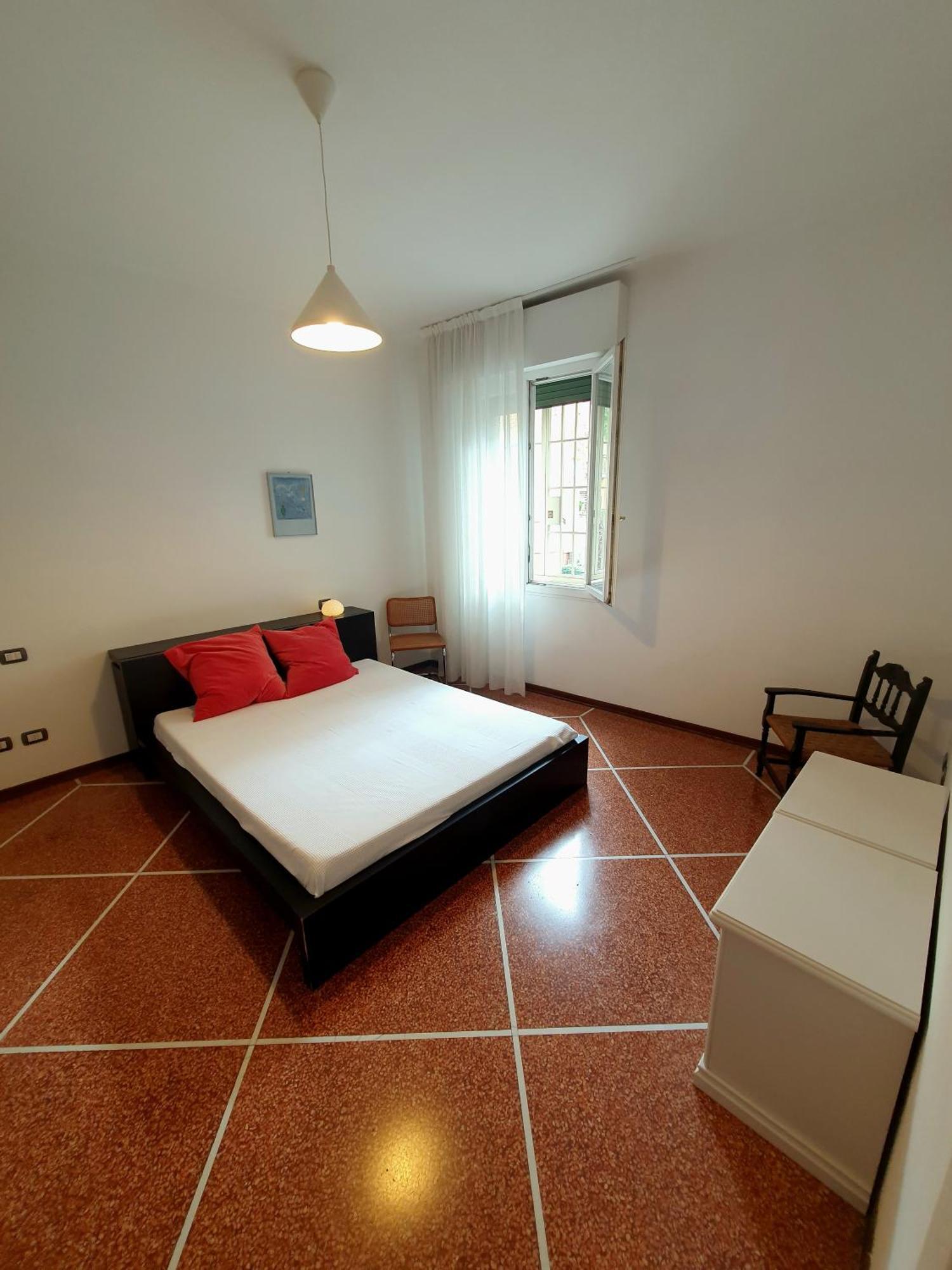 Spacious Three-Room Apartment In Saragozza Bologna Exterior photo